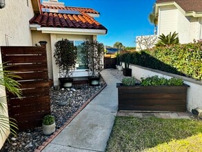 Building Photo - 804 Caminito Azul