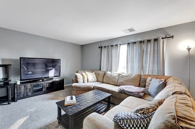 Building Photo - 2 Grand Ave