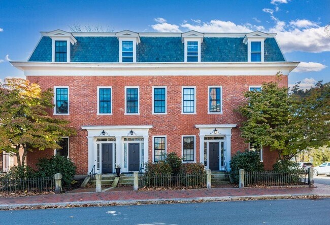 Foto del edificio - 290 Pleasant St