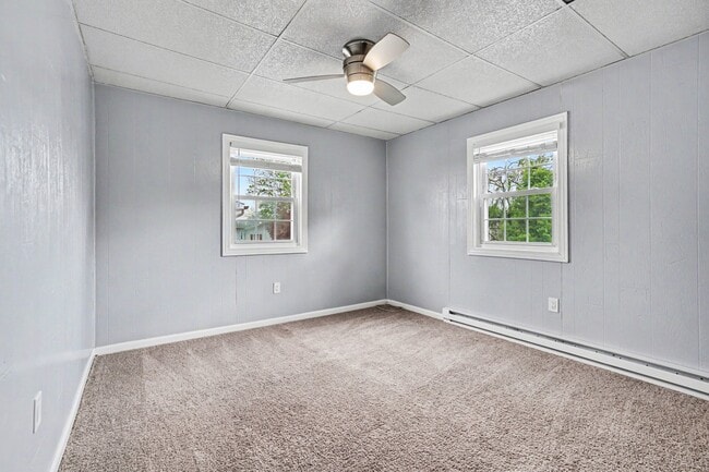 Building Photo - 415 Aspen St