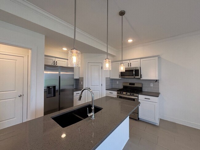 Foto del edificio - 3 BR/2.5BA | Newly Renovated Single Family Home | 2-Car Covered Parking | In Park Hill Schools