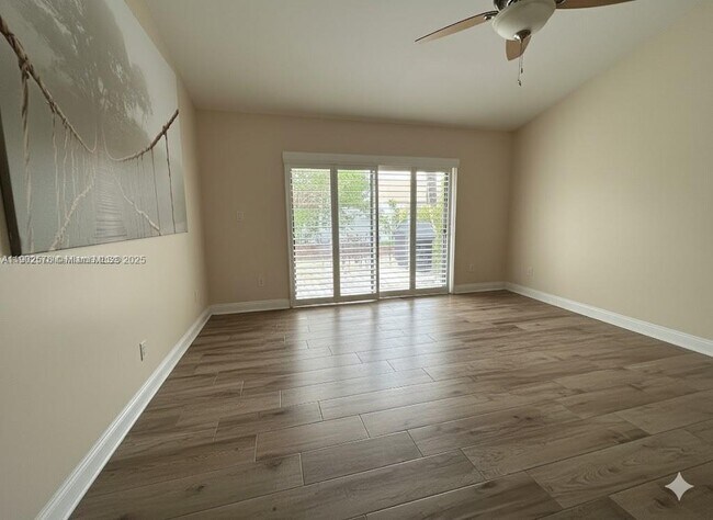 Foto del edificio - 13970 Beechwood Ct