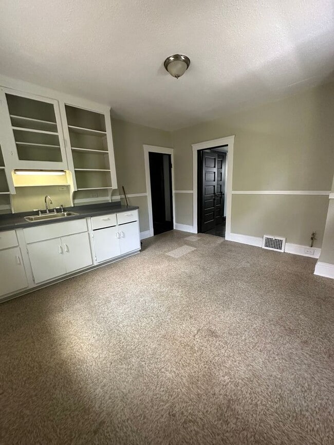 Building Photo - 3069 W 105th St