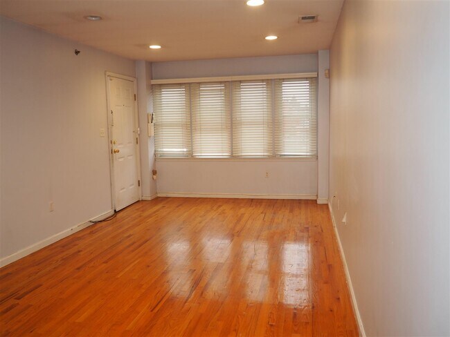 Building Photo - 128 Tuers Ave