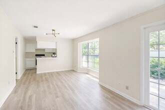 Building Photo - 2220 Ripple Creek Dr