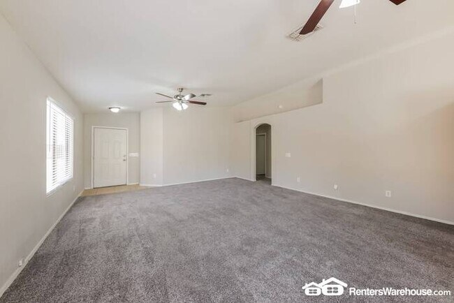 Foto del edificio - 4 Bedroom Peoria Home