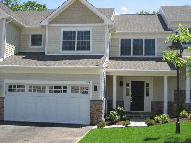 Building Photo - 638 Danbury Rd