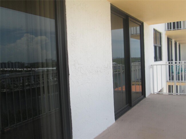 Foto del edificio - 290 174th St St