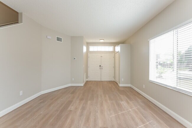 Building Photo - 12812 Longcrest Dr