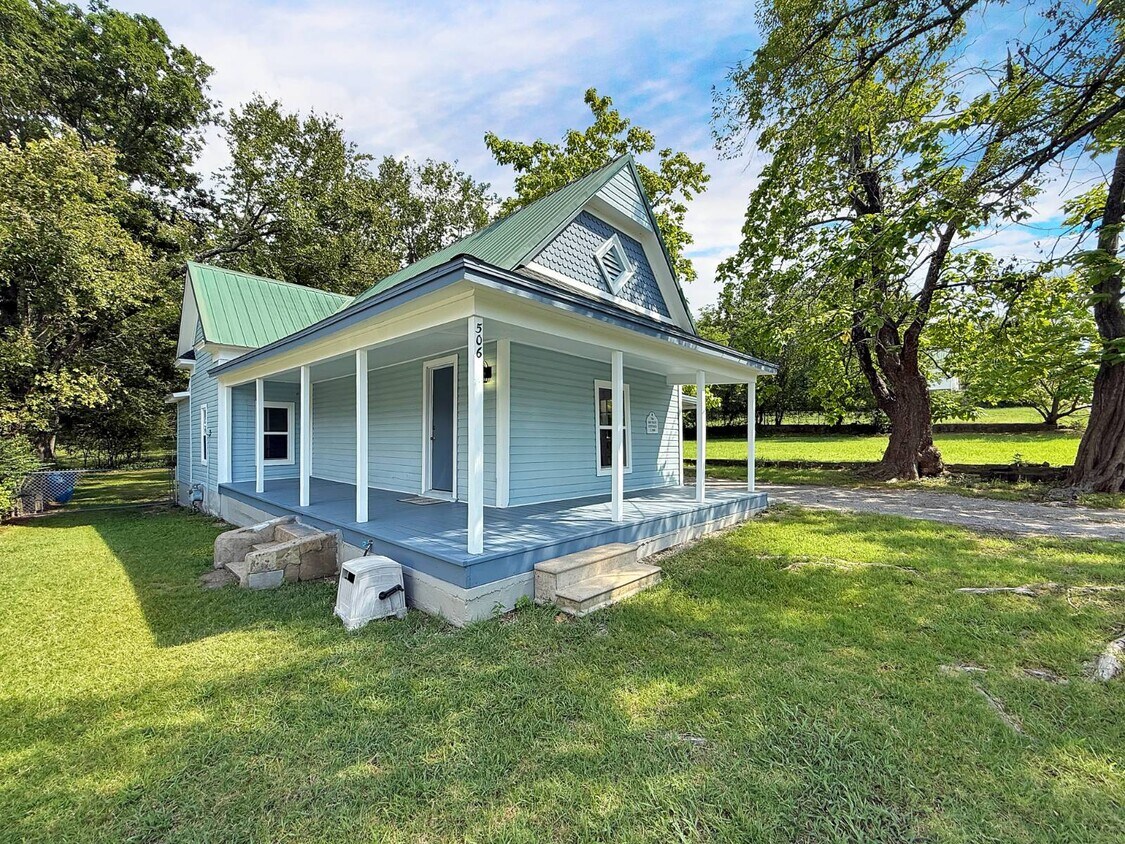 Primary Photo - 506 N 1st St