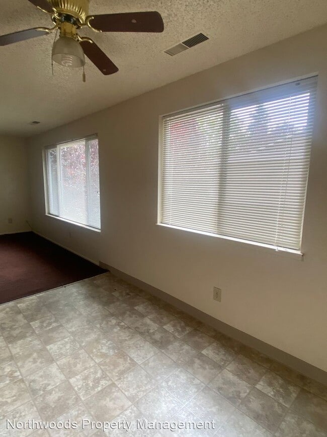 Building Photo - 2 br, 1 bath House - 255 Gateway Blvd Unit D