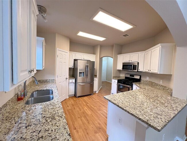 Building Photo - 718 Leann Ln