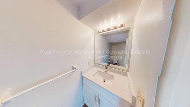 Foto del edificio - 10025 Creekwater Blvd