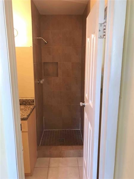 Baño - 3763 SW 17th St