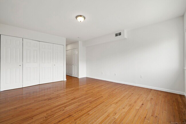 Foto del edificio - 1153 Stratfield Rd
