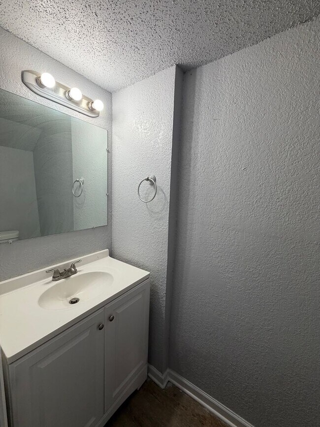 Foto del edificio - 4959-4965 Miller Ave