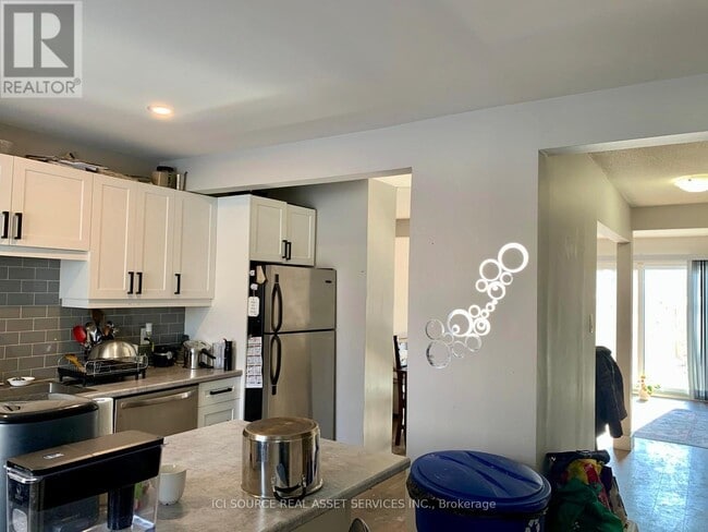 Building Photo - 775 Osgoode Dr