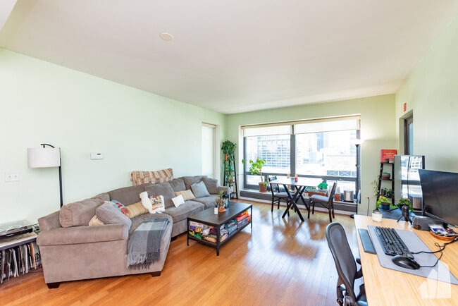 Building Photo - 130 N Garland Ct