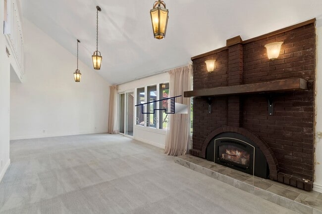 Building Photo - Pleasant View 2 Bedroom Condo