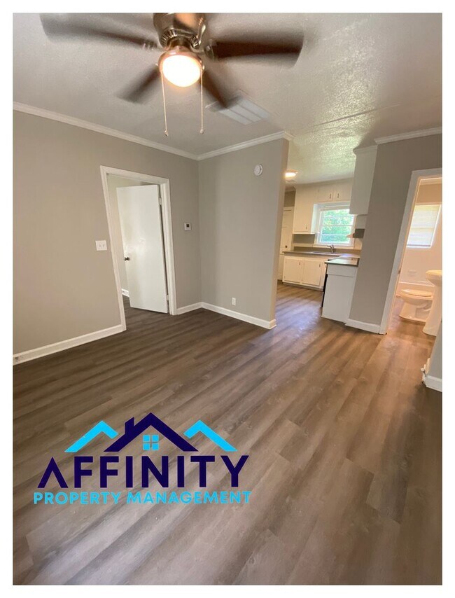 Building Photo - Newly Renovated Two Bedroom/ 1 Bathroom Ap...