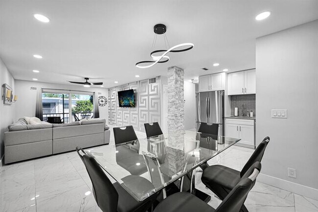 Foto del edificio - 6279 Bay Club Dr