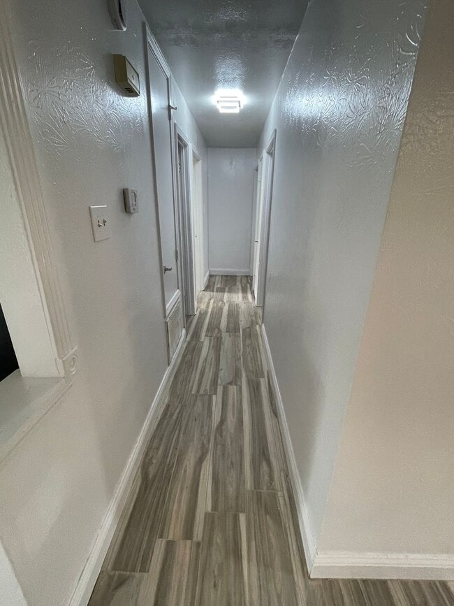 Building Photo - Gorgeous 3 Bedroom in Western Hills