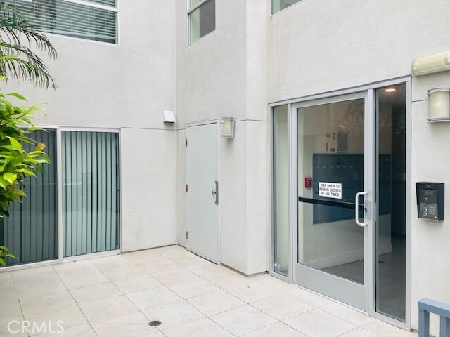 Foto del edificio - 5026 Rosewood Ave