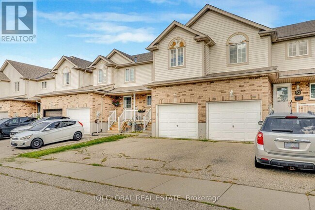 Building Photo - 94 Foxglove Crescent