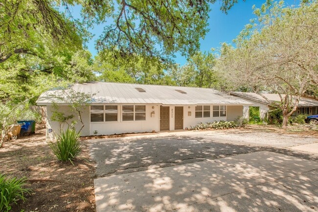 Building Photo - 2300 Trailside Dr