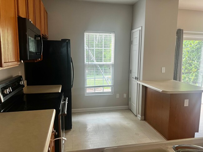 Foto del edificio - 102 Walnut Woods Dr