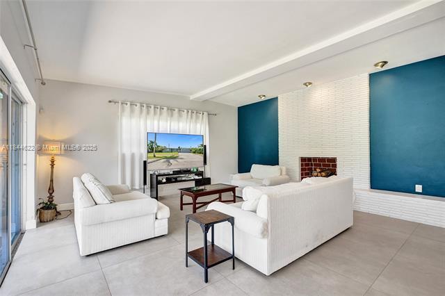 Building Photo - 1940 NE 185th Ter