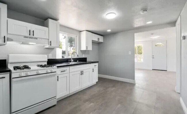 Building Photo - Single Family Home