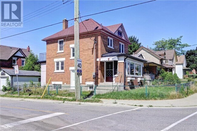 Photo du bâtiment - 147 Courtland Ave E
