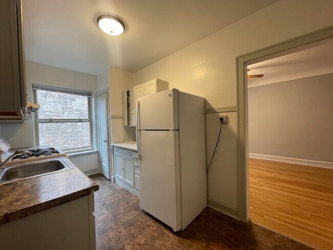 Foto del edificio - 836 Washington Blvd