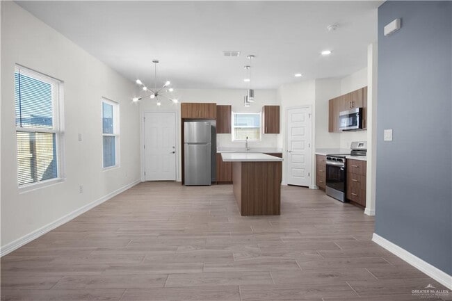 Building Photo - 24 N Onyx Ave