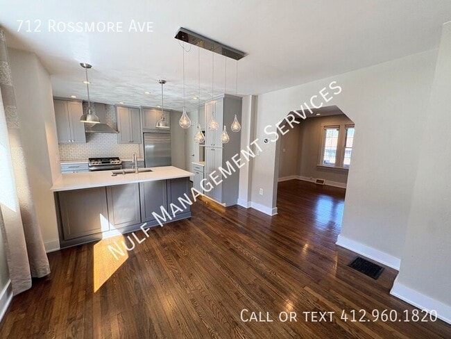 Building Photo - 712 Rossmore Ave