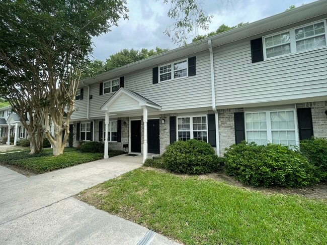 Building Photo - 507 Stinson Dr