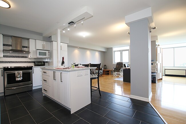 Building Photo - 1025 Grenon Ave