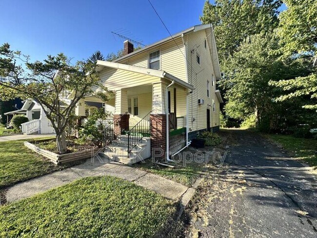 Building Photo - 1009 Stadelman Ave