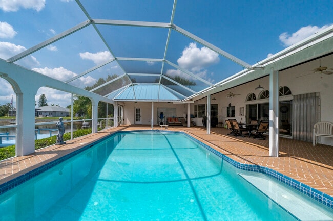 Building Photo - 12879 SW Kings Row