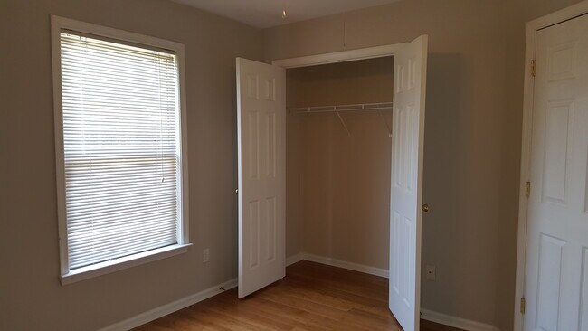 Building Photo - 4015 Bowdens Ferry Rd