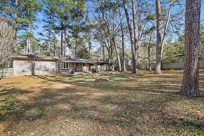 Building Photo - 1111 Meadowbrook Rd