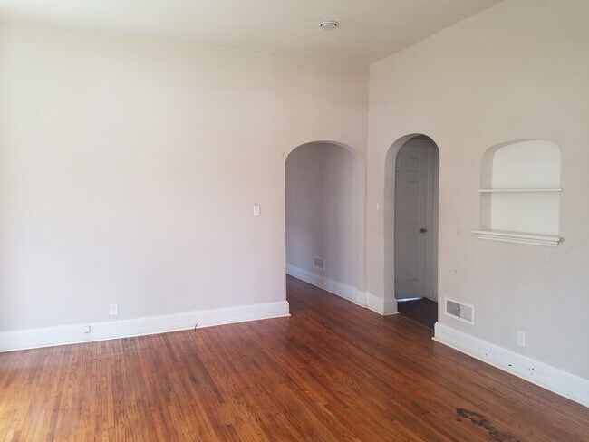 Building Photo - 425 West Brackenridge Street