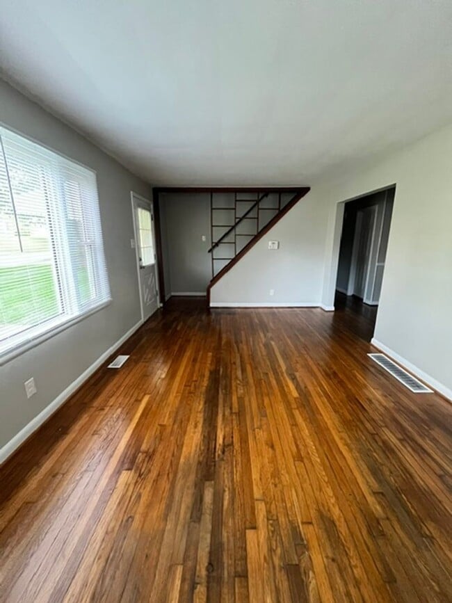 Photo - 1647 Strader Dr House