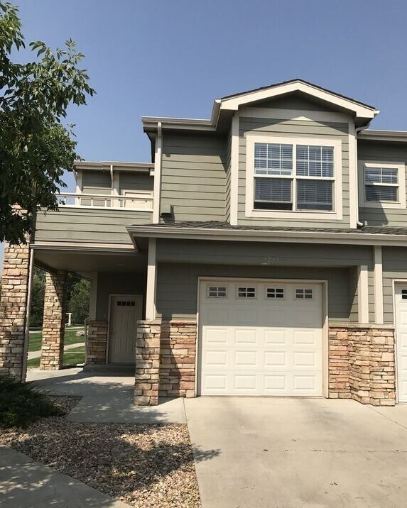 Primary Photo - Spacious 2nd Floor 2 Bed, 1 Bath Condo in ...