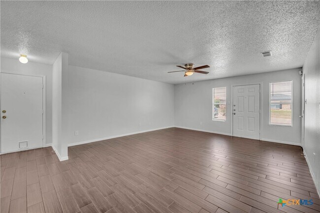 Foto del edificio - 4300 Beach Ball Dr