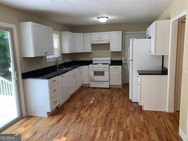 Foto del edificio - 768 Emerald Forest Cir SW