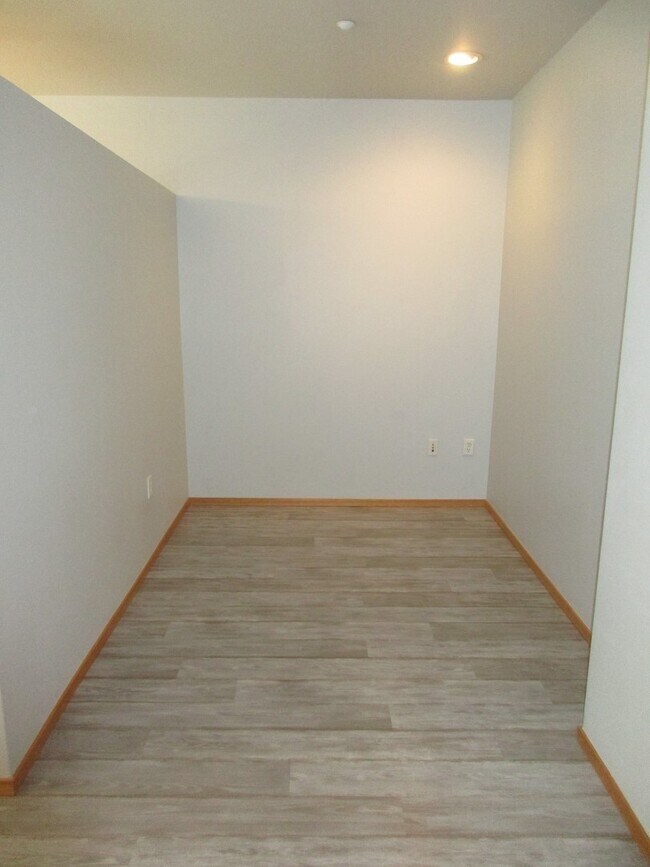Photo - The Lexis - 1 bed/1 bath Pearl District condo w/parking/balcony/some utilities