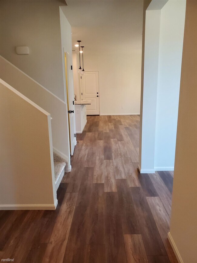 Building Photo - 4 br, 2.5 bath Townhome - 4374 South Nepal...