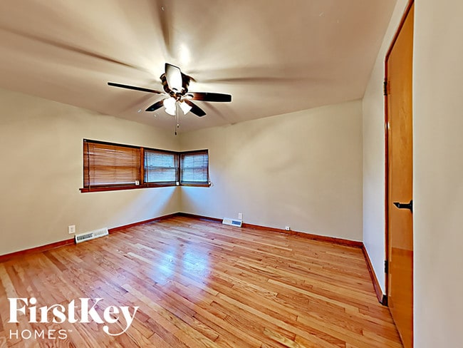 Building Photo - 2716 W 84th St